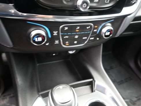 Used 2020 Chevrolet Traverse LT FWD image 13