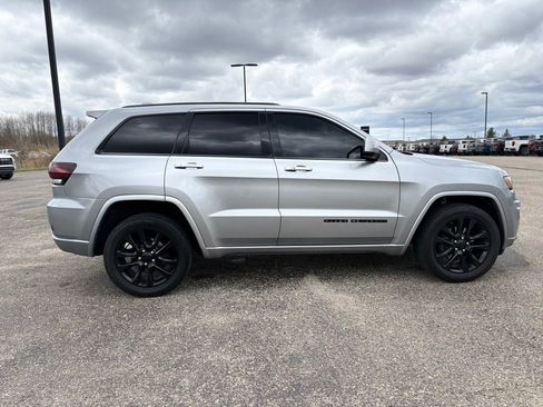 Used 2018 Jeep Grand Cherokee Altitude AWD/4WD image 7