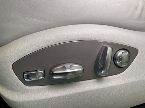 Used 2024 Porsche Macan image 17