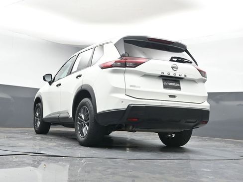 Used 2024 Nissan Rogue S image 28