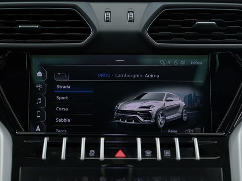 Used 2021 Lamborghini Urus AWD/4WD image 64