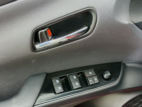 Used 2017 Toyota Prius Prime Advanced FWD image 15