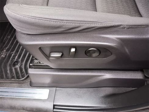 Used 2024 GMC Sierra 1500 SLE image 12