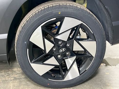 Used 2024 Hyundai Kona Limited FWD image 41
