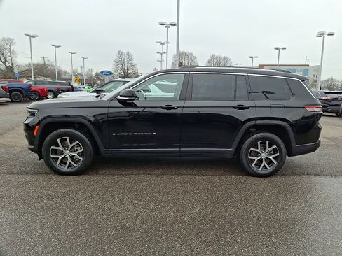 Used 2023 Jeep Grand Cherokee L Limited w/ Luxury Tech Group II image 6