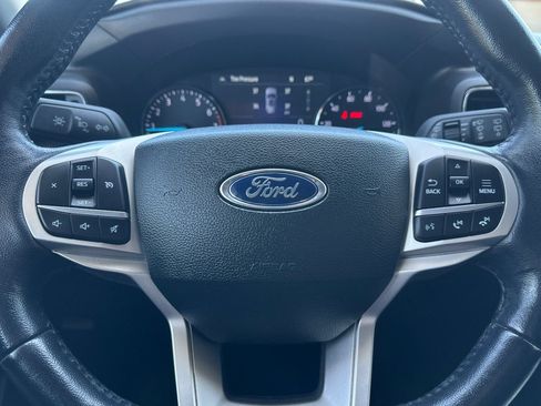 Used 2023 Ford Explorer XLT w/ Equipment Group 202A AWD/4WD image 24