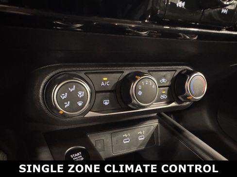 Used 2025 Nissan Kicks SV image 8