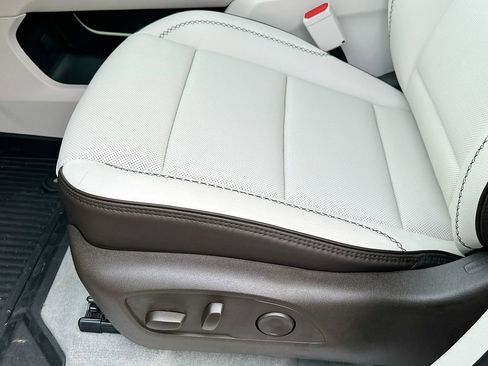 New 2026 GMC Acadia Denali w/ Super Cruise Package FWD image 9