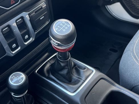 Used 2025 Jeep Wrangler Sport image 28