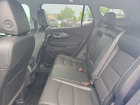 Used 2024 GMC Terrain SLT w/ Infotainment Package II FWD image 12