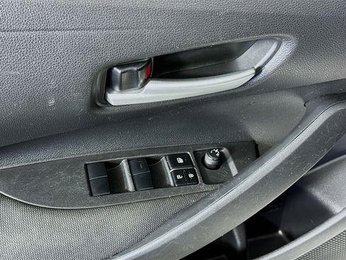 Used 2021 Toyota Corolla LE image 15