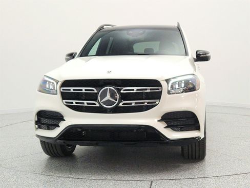 Used 2023 Mercedes-Benz GLS 450 4MATIC image 2