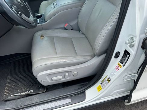 Used 2019 Toyota Highlander Limited Platinum AWD/4WD image 6