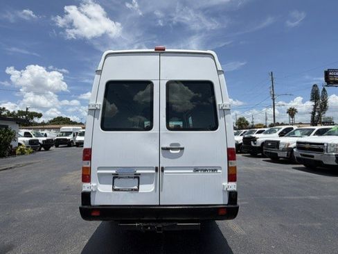 Used 2005 Freightliner Sprinter 3500 RWD image 6