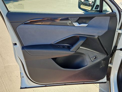 New 2026 Volkswagen Tiguan SE image 12