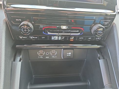 New 2025 Jeep Grand Cherokee Laredo image 6