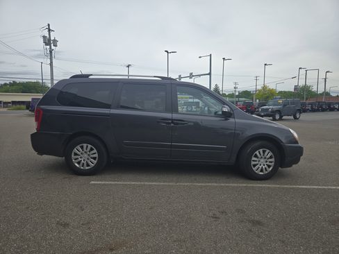 Used 2012 Kia Sedona LX FWD image 4