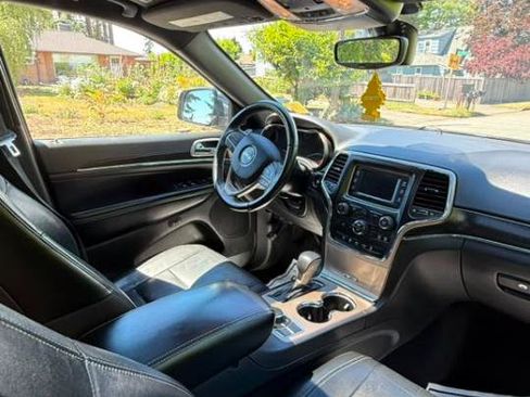 Used 2017 Jeep Grand Cherokee Limited AWD/4WD image 4