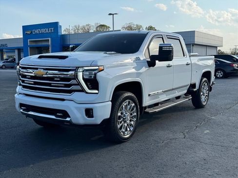 Used 2025 Chevrolet Silverado 2500 High Country AWD/4WD image 7