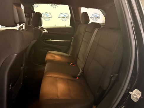 Used 2019 Jeep Grand Cherokee Laredo image 18