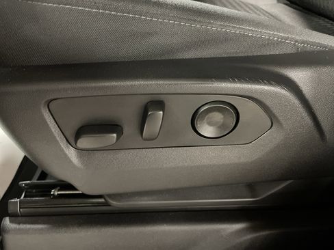 Used 2023 GMC Sierra 1500 SLE image 12