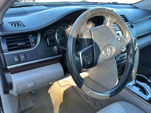 Used 2012 Toyota Camry XLE image 9