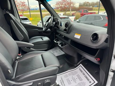 Used 2023 Mercedes-Benz Sprinter 2500 image 23