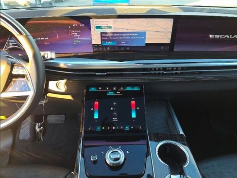 Certified 2025 Cadillac Escalade Premium Luxury image 11