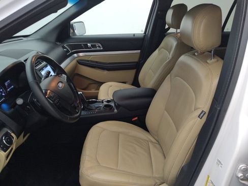 Used 2017 Ford Explorer XLT w/ Equipment Group 202A FWD image 17