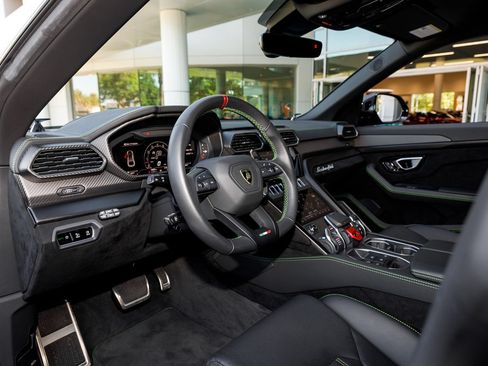Used 2023 Lamborghini Urus Performante AWD/4WD image 60