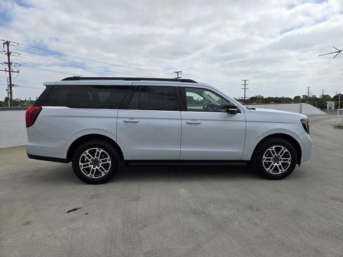Used 2025 Ford Expedition Max Active AWD/4WD image 2
