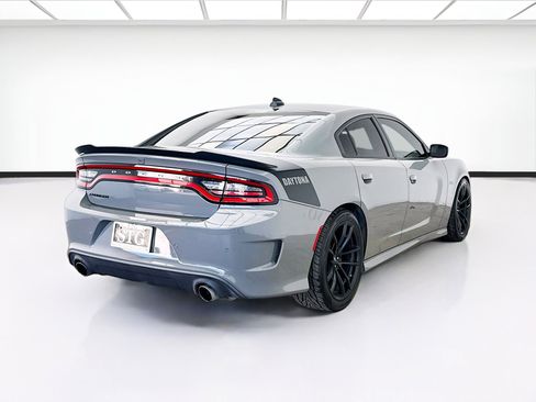 Used 2017 Dodge Charger R/T image 4