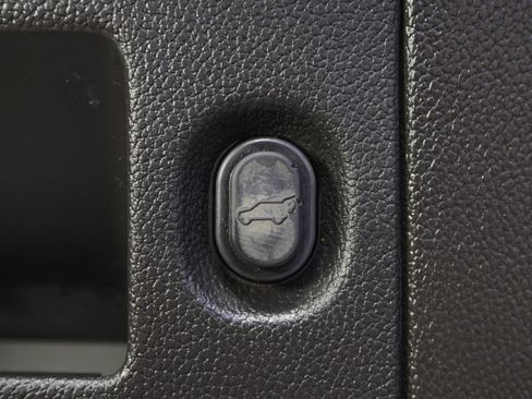 Used 2015 Cadillac Escalade Luxury image 13