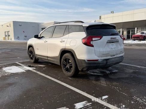 Used 2022 GMC Terrain AT4 image 11