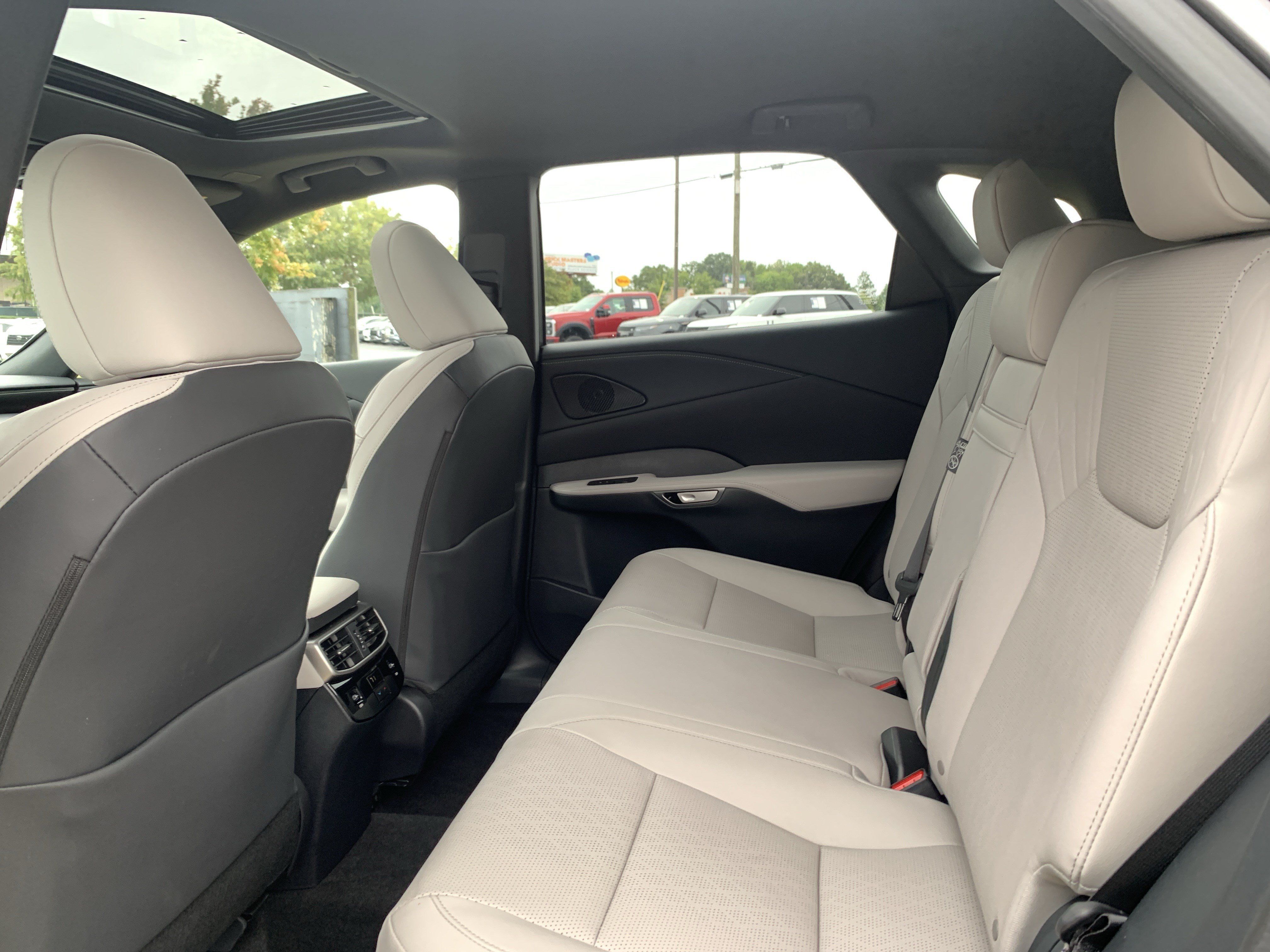 Used 2026 Lexus RX 350 Premium Plus w/ Accessory Package (Z1) FWD image 32