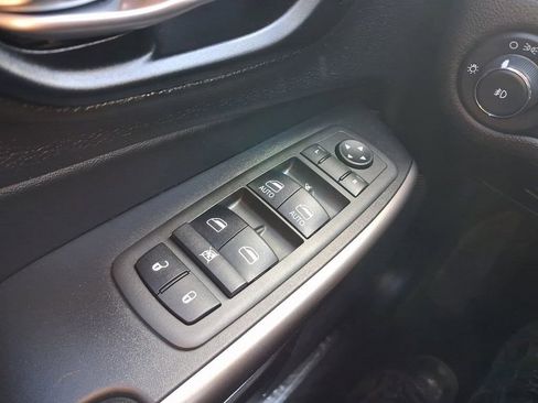 Used 2021 Jeep Cherokee Limited AWD/4WD image 13