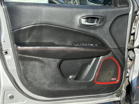 Used 2018 Jeep Compass Trailhawk w/ Leather Interior Group image 11