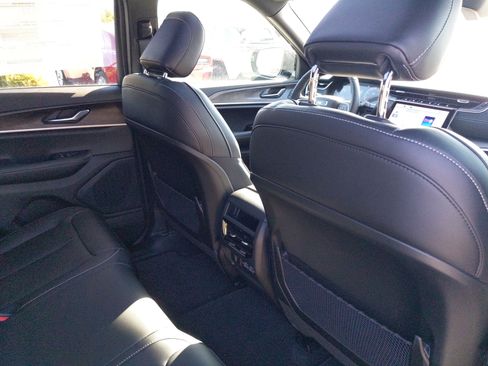 New 2025 Jeep Grand Cherokee Limited w/ Black Appearance Package image 23