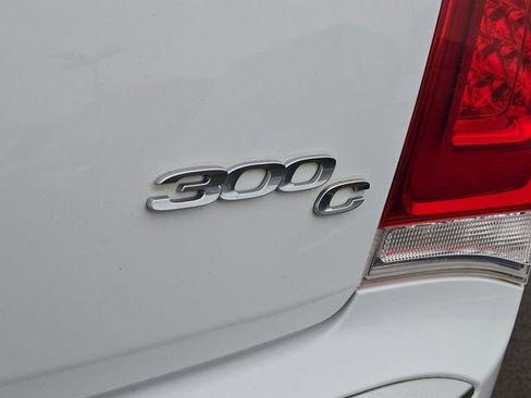 Used 2017 Chrysler 300 C Platinum image 31