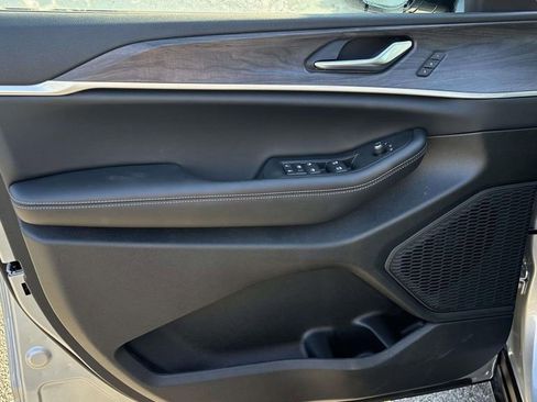 New 2025 Jeep Grand Cherokee L Limited w/ Luxury Tech Group II image 25