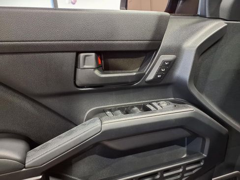Used 2025 Toyota 4Runner TRD Off-Road Premium AWD/4WD image 14