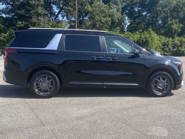 New 2026 Kia Carnival EX FWD image 2