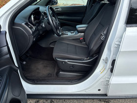 Used 2019 Jeep Grand Cherokee Laredo AWD/4WD image 3
