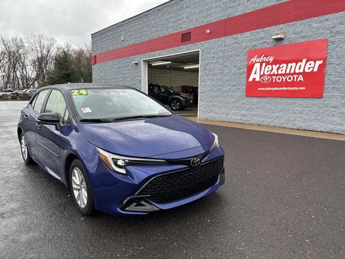 Used 2024 Toyota Corolla SE w/ SE Package image 1