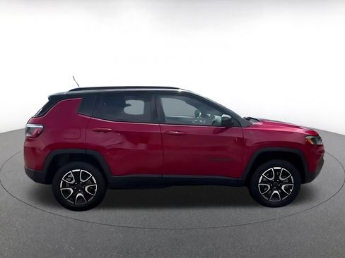 Used 2025 Jeep Compass Trailhawk AWD/4WD image 16