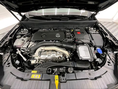 Used 2026 Mercedes-Benz GLB 250 image 9