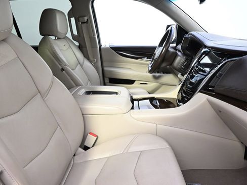 Used 2016 Cadillac Escalade Luxury AWD/4WD image 16