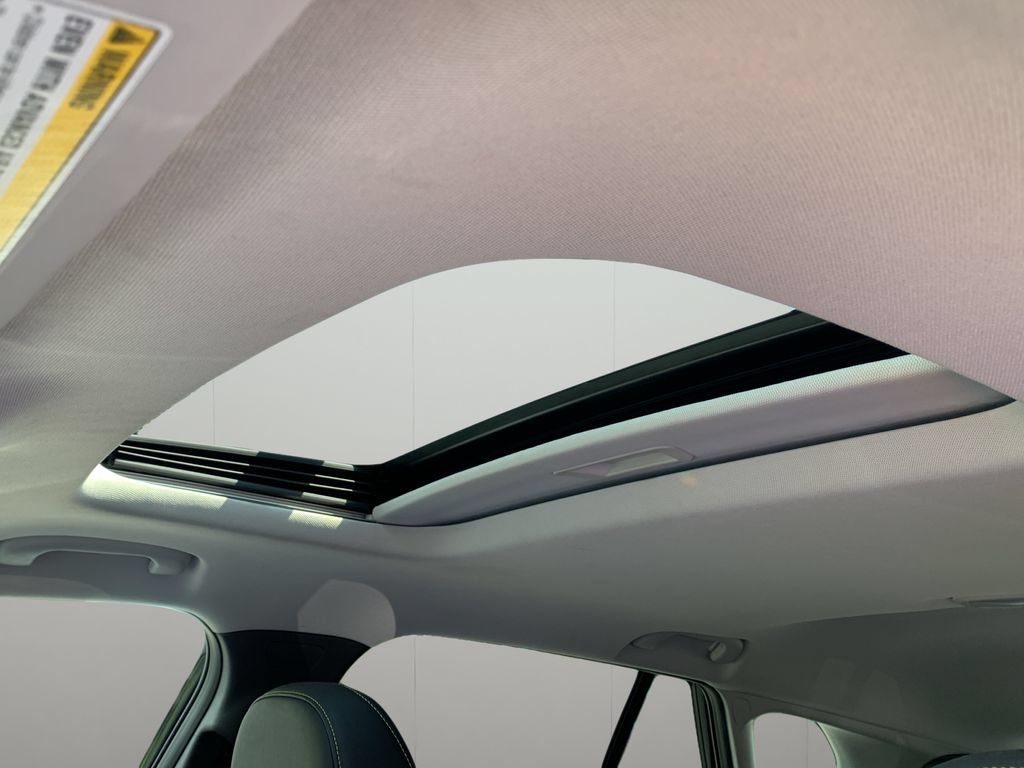 Used 2024 Chevrolet Trax ACTIV w/ Sunroof Package FWD image 32