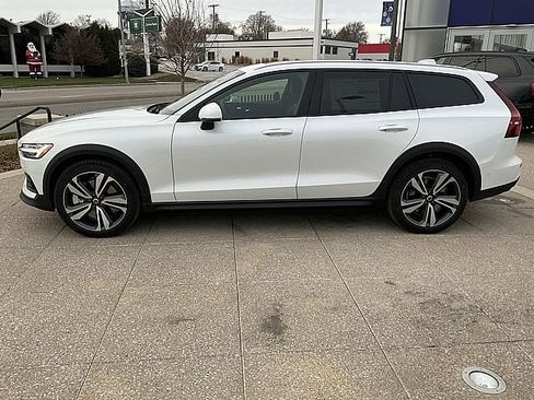 New 2026 Volvo V60 B5 Cross Country Plus w/ Climate Package image 11