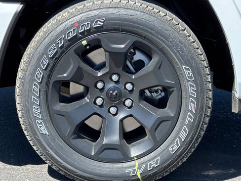 New 2026 RAM 1500 4x4 Crew Cab image 24